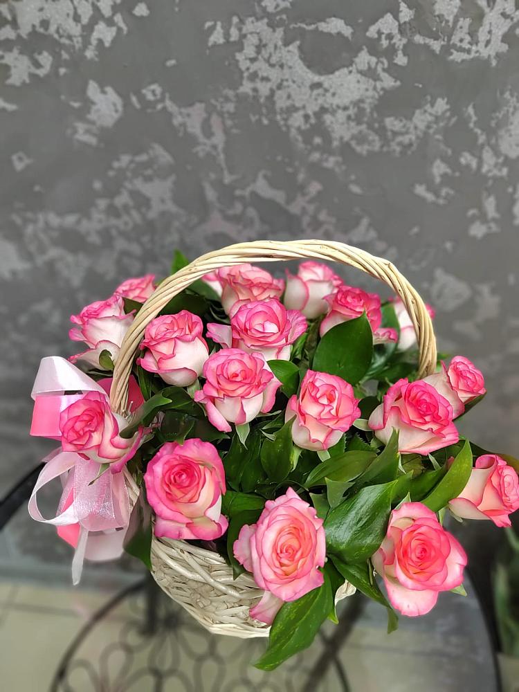 Цветочная композиция из Розы в корзине в Кудиново