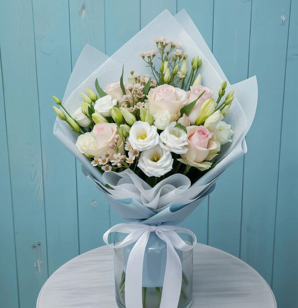 Букет цветов из: Розы и Лизиантусы в Кудиново