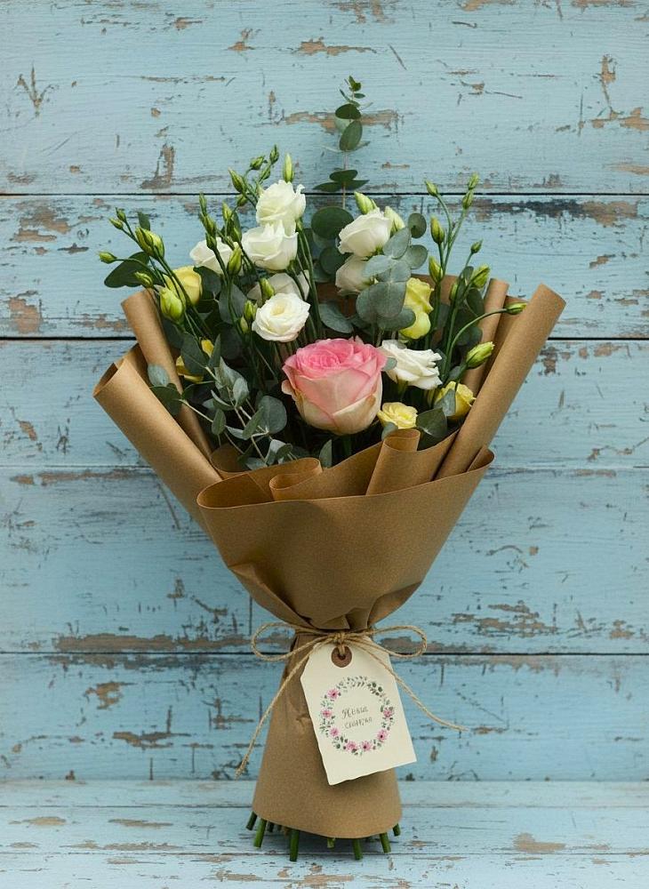 Букет цветов из: Розы и Лизиантусы в Кудиново