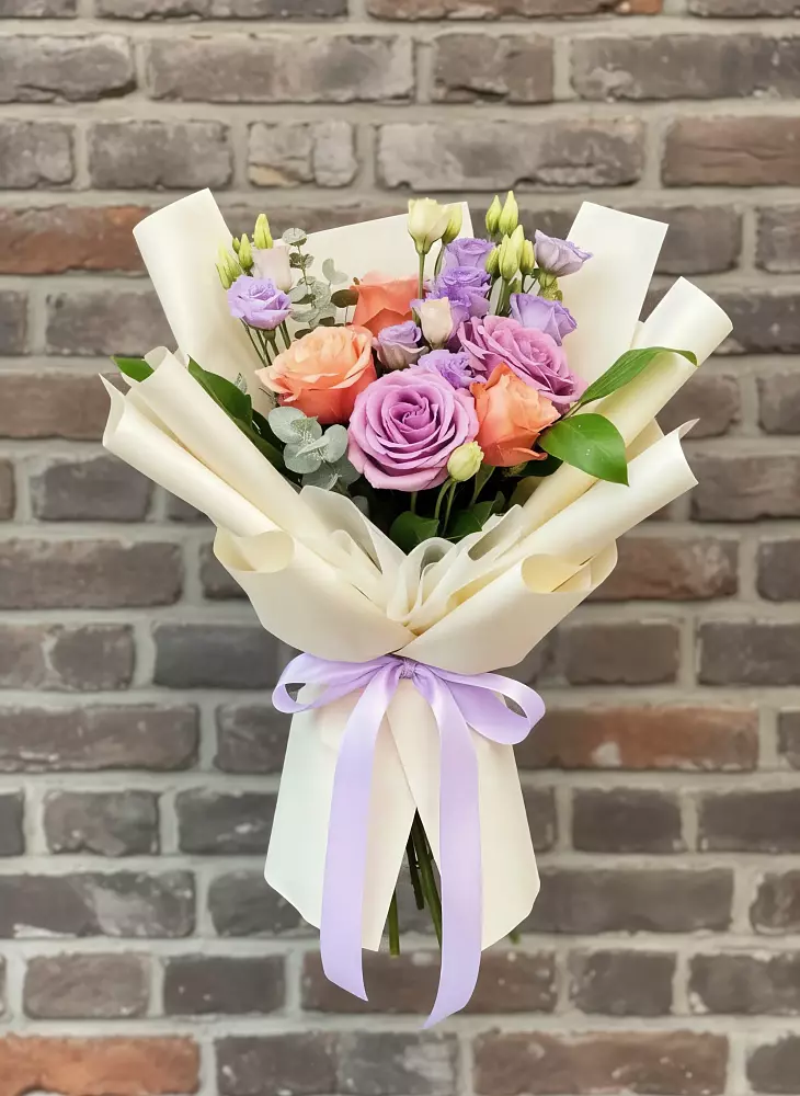 Букет цветов из: Лизиантусы и Розы в Кудиново