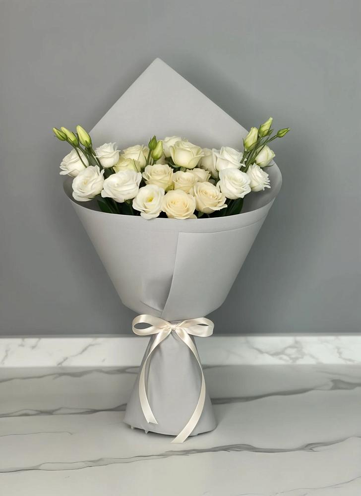 Букет цветов из: Розы и Лизиантусы в Кудиново