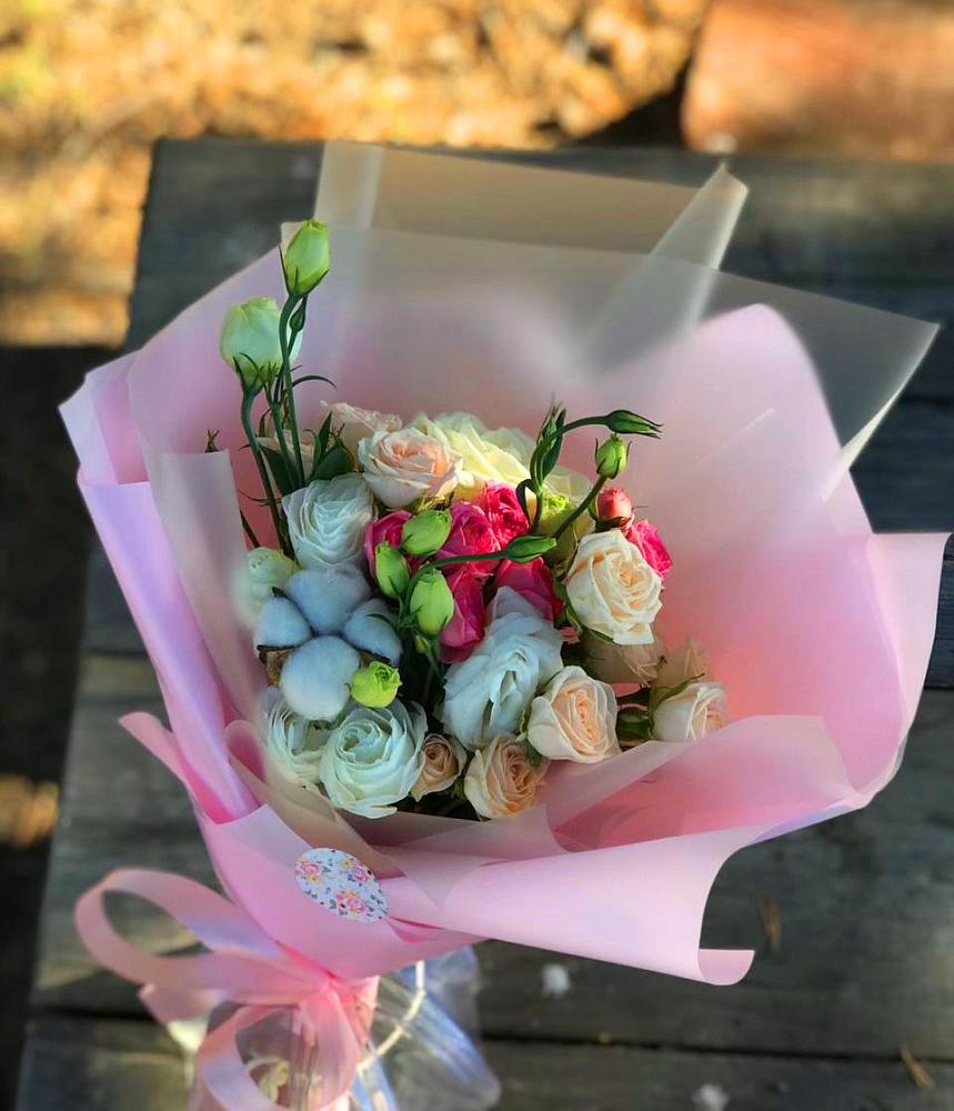 Букет цветов из: Розы и Лизиантусы в Кудиново