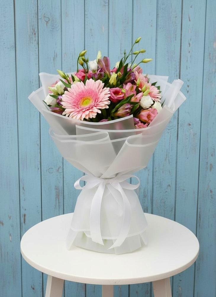 Букет цветов из: Герберы, Альстромерии и Лизиантусы в Кудиново