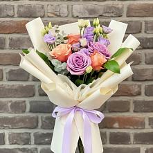 Букет цветов из:  Лизиантусы и Розы в Кудиново