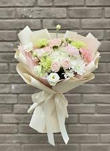 Букет цветов из:  Гвоздики, Розы, Лизиантусы и Хризантемы в Кудиново