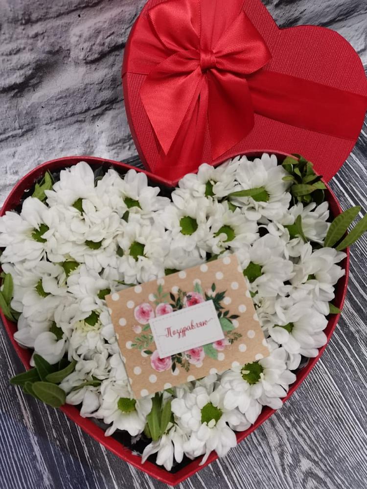 Цветочная композиция из Хризантемы в виде сердца в Кудиново