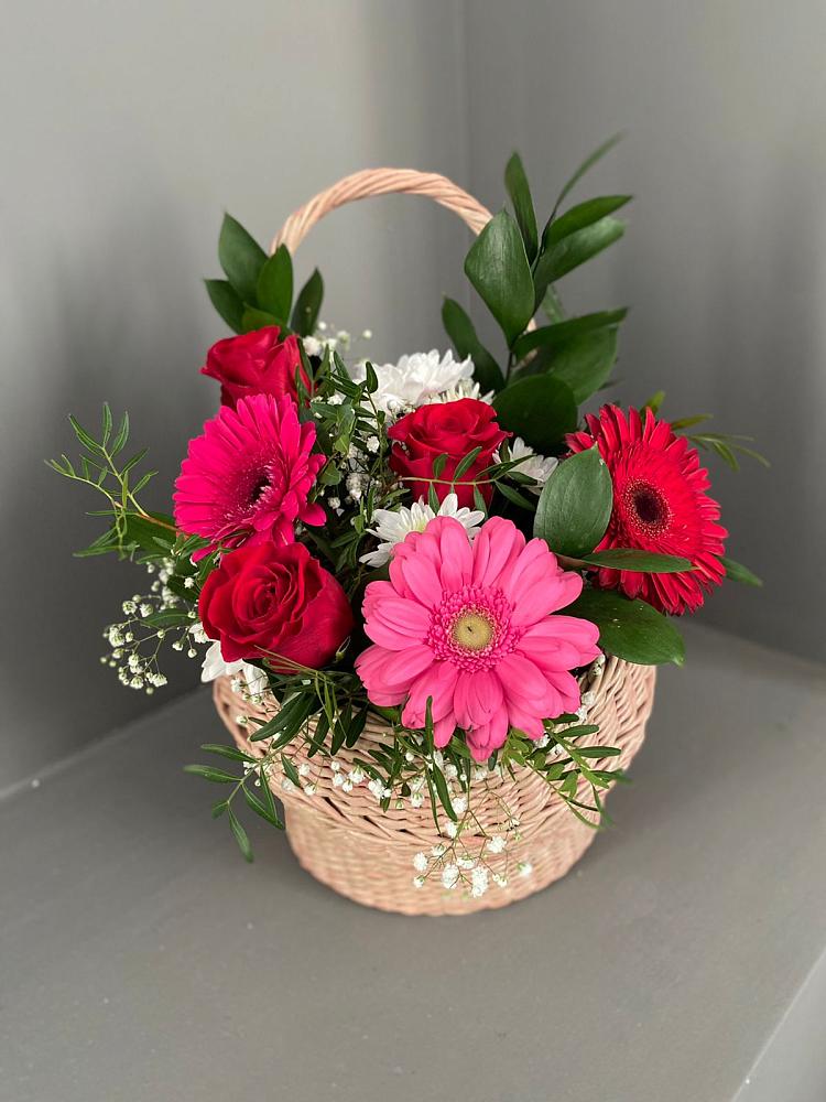 Цветочная композиция из Розы, Хризантемы и Герберы в корзине в Кудиново