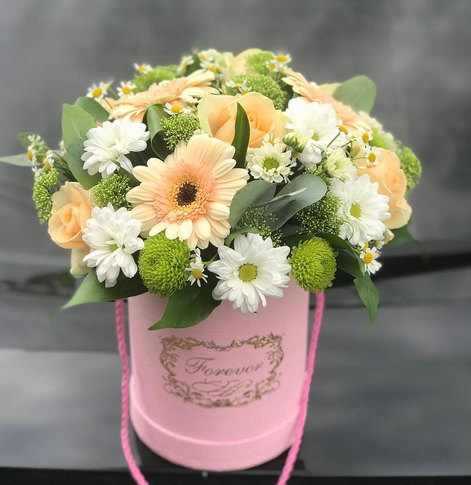 Цветочная композиция из Розы, Герберы и Хризантемы в шляпной коробке в Кудиново