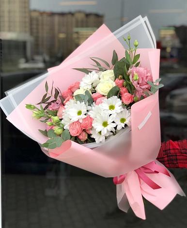 Букет цветов из: Розы, Лизиантусы и Хризантемы в Кудиново