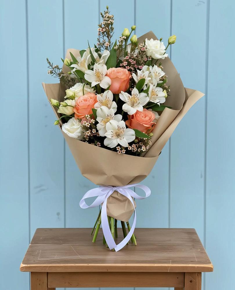 Букет цветов из: Альстромерии, Лизиантусы, Розы и Хризантемы в Кудиново