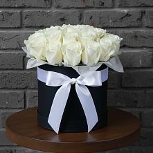 Цветочная композиция из Розы в шляпной коробке в Кудиново