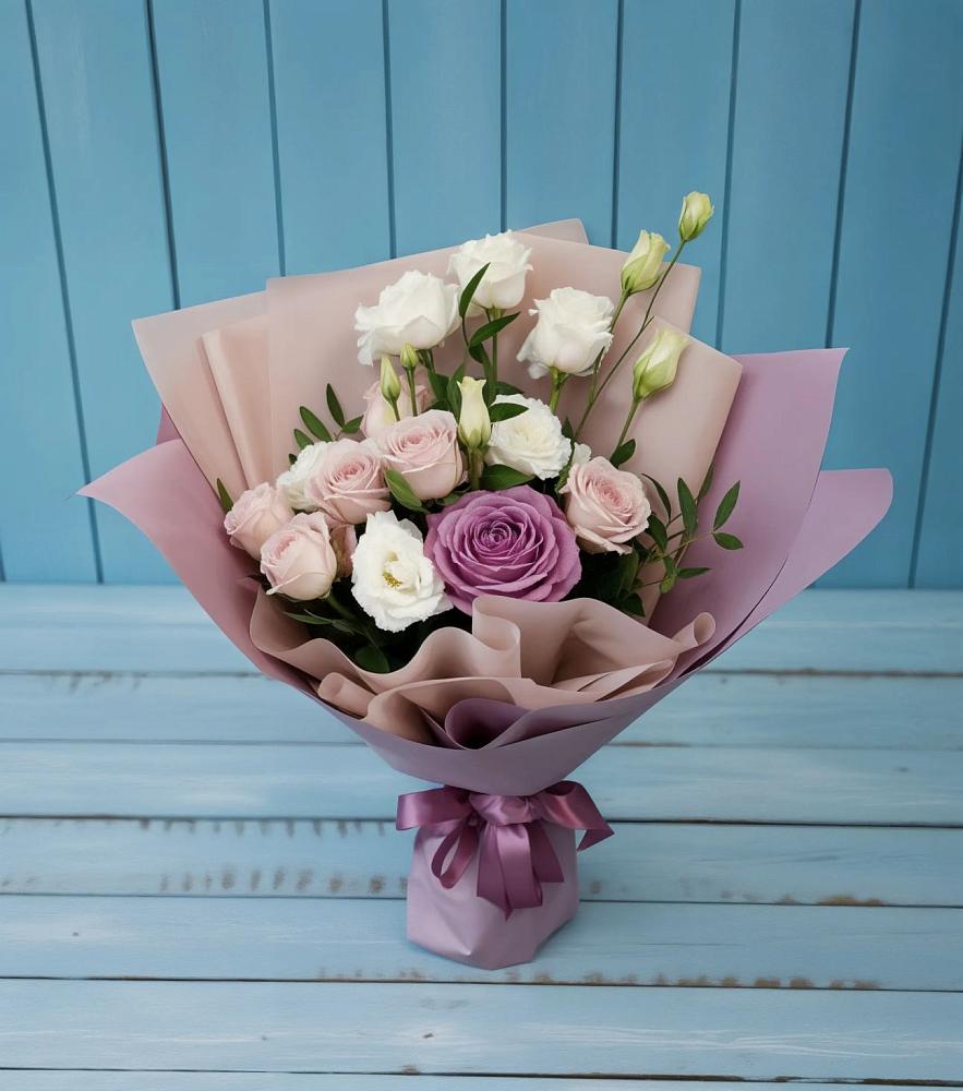 Букет цветов из: Розы и Лизиантусы в Кудиново